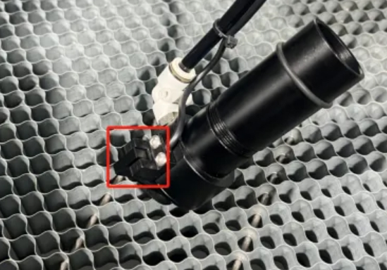 Cleaning the auto-focus sensor with an air gun