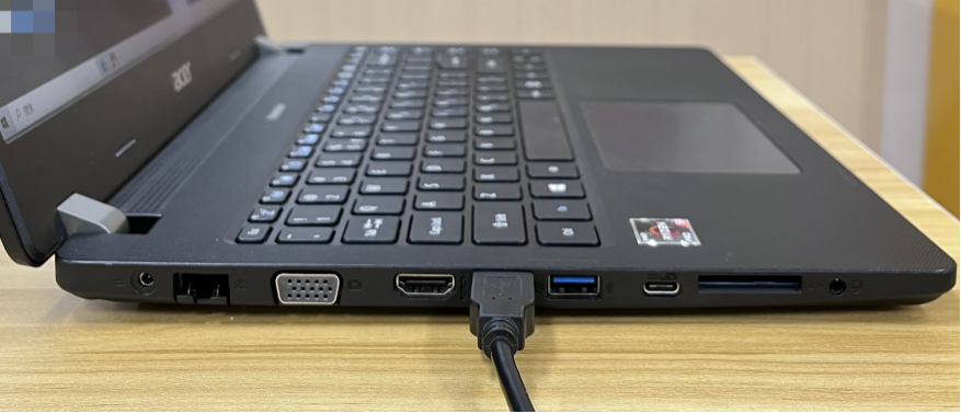 USB port and cable connection example for OneLaser installation