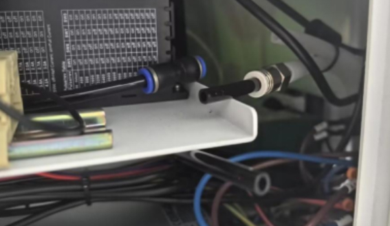 Built-in air valve connection point