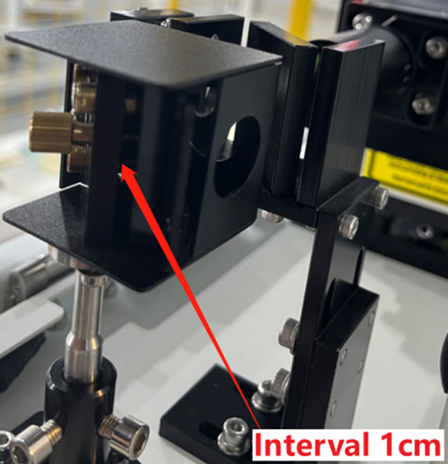 Adjusting lens distance to 1 cm