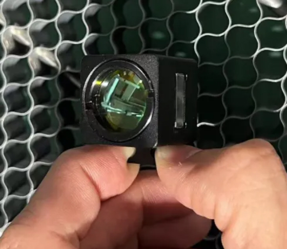 2.5 inch focusing lens installed on top