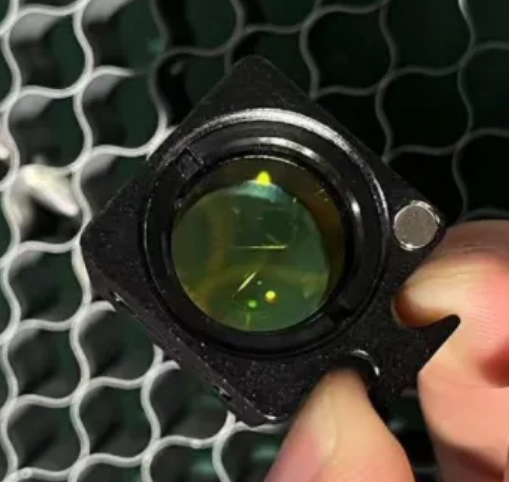 2.0 inch focusing lens installed on bottom