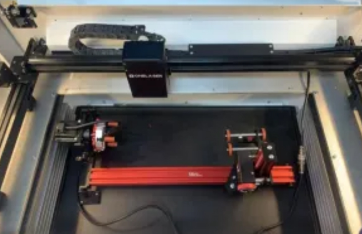 Rotary axis placed on the work platform