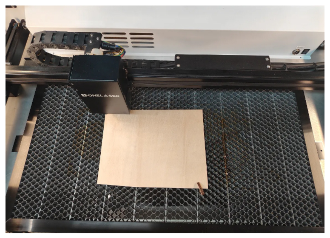 Fine positioning laser head before cutting