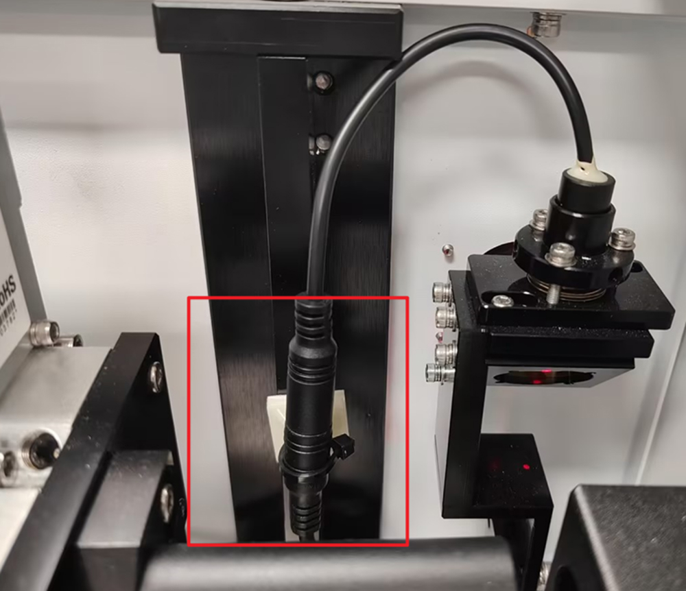 Red light indicator adapter interface location