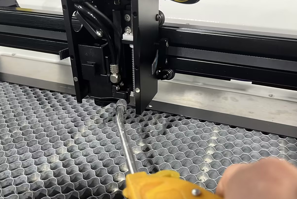 Blow away large dust particles using an air blow gun