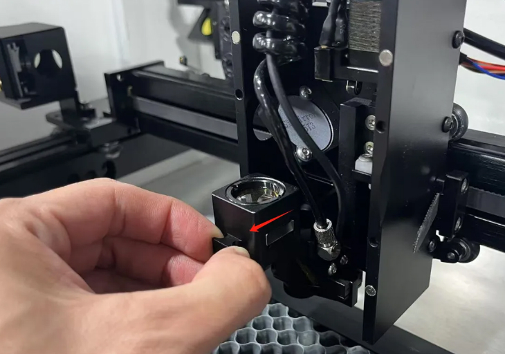 Remove the focusing lens mount