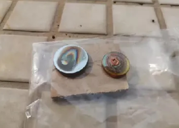 Damaged reflector or focus lens causing poor laser cutting