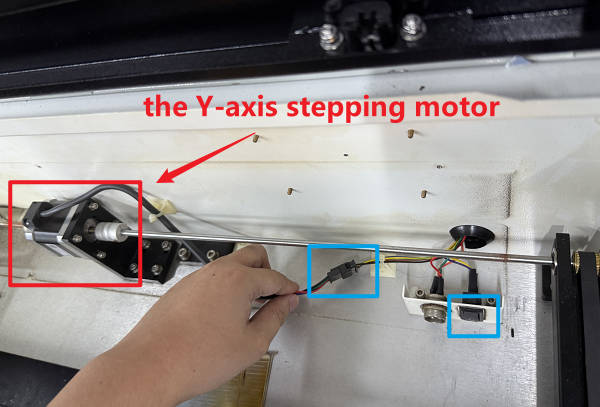 Y-axis stepping motor with wiring connection